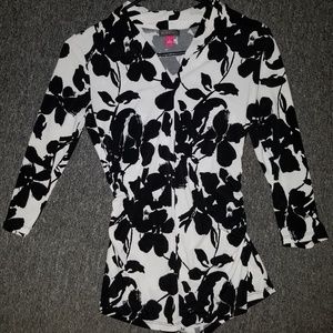 EUC Vince Camuto top